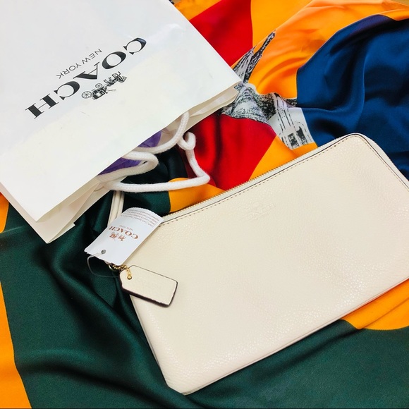 NEW Authentic Coach Soft Leather Large Wristlet - Picture 1 of 12